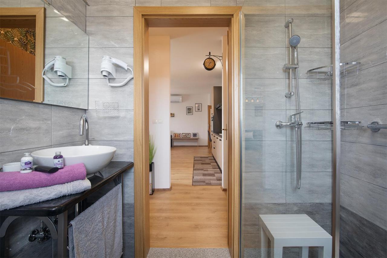רוביני Apartment Little Gallery **** מראה חיצוני תמונה